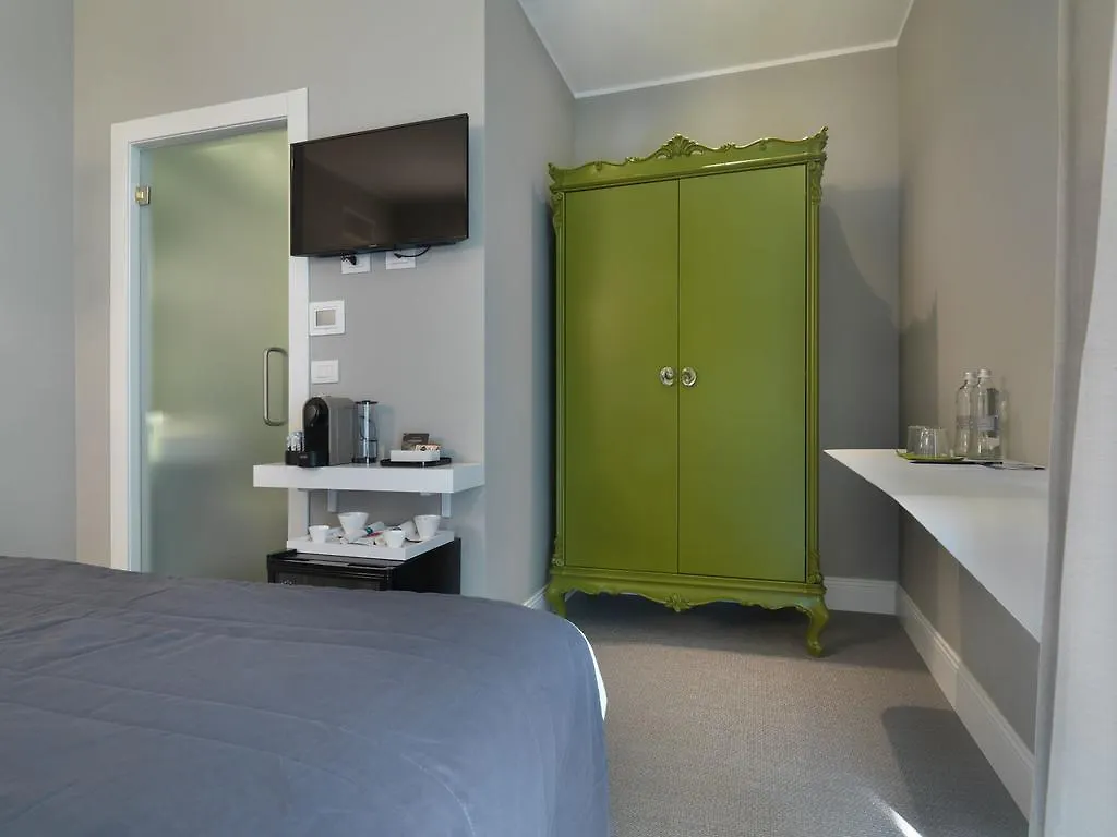Anjoy&Bleev Rooms Rho 0*,  Italy